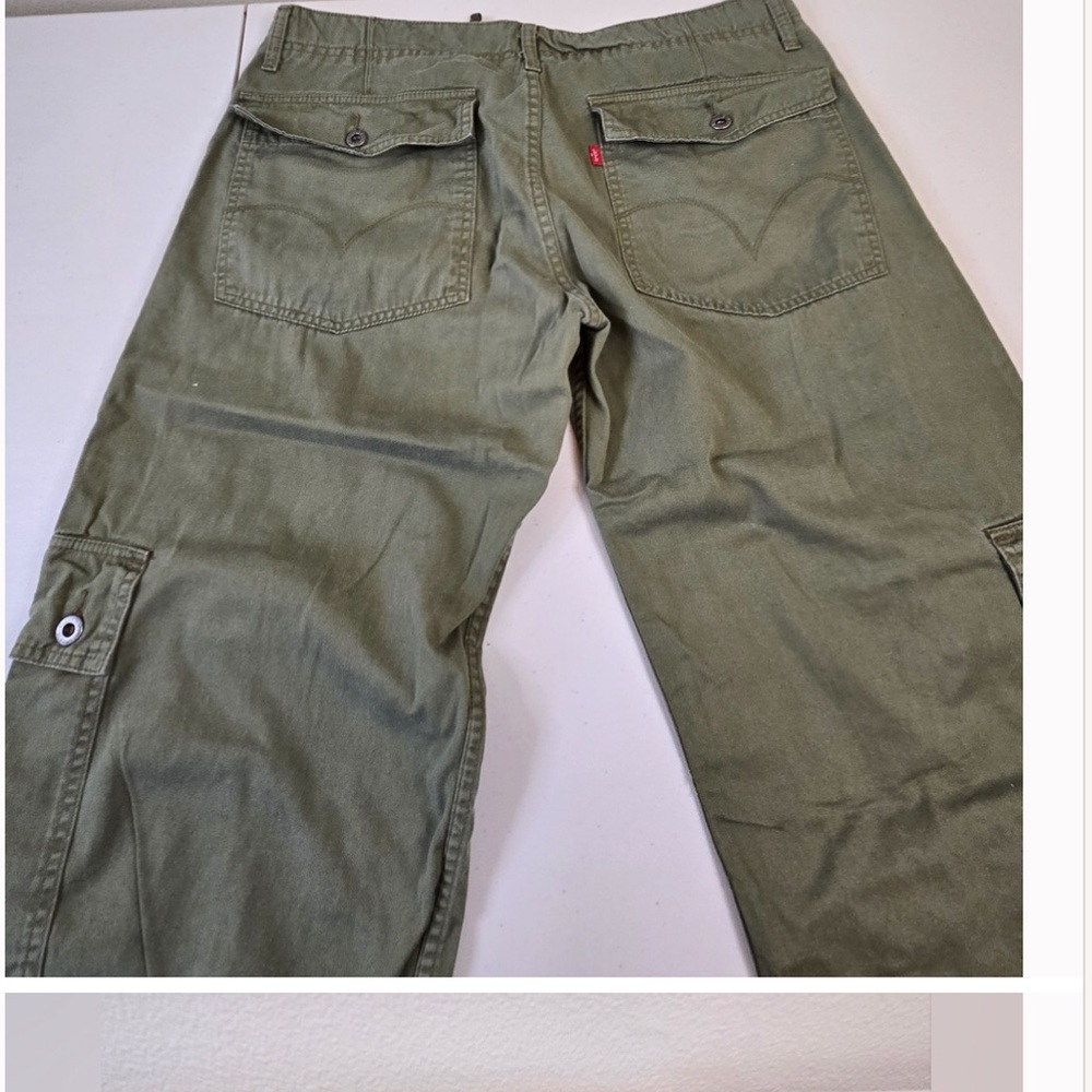 Levi's Green Cargo Capri Pants EUC